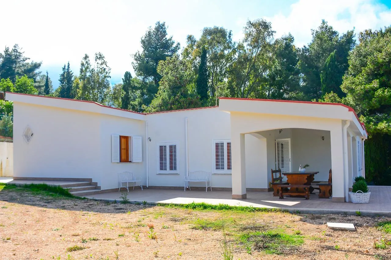 Villa Punta Pispisa 卡斯泰拉马莱