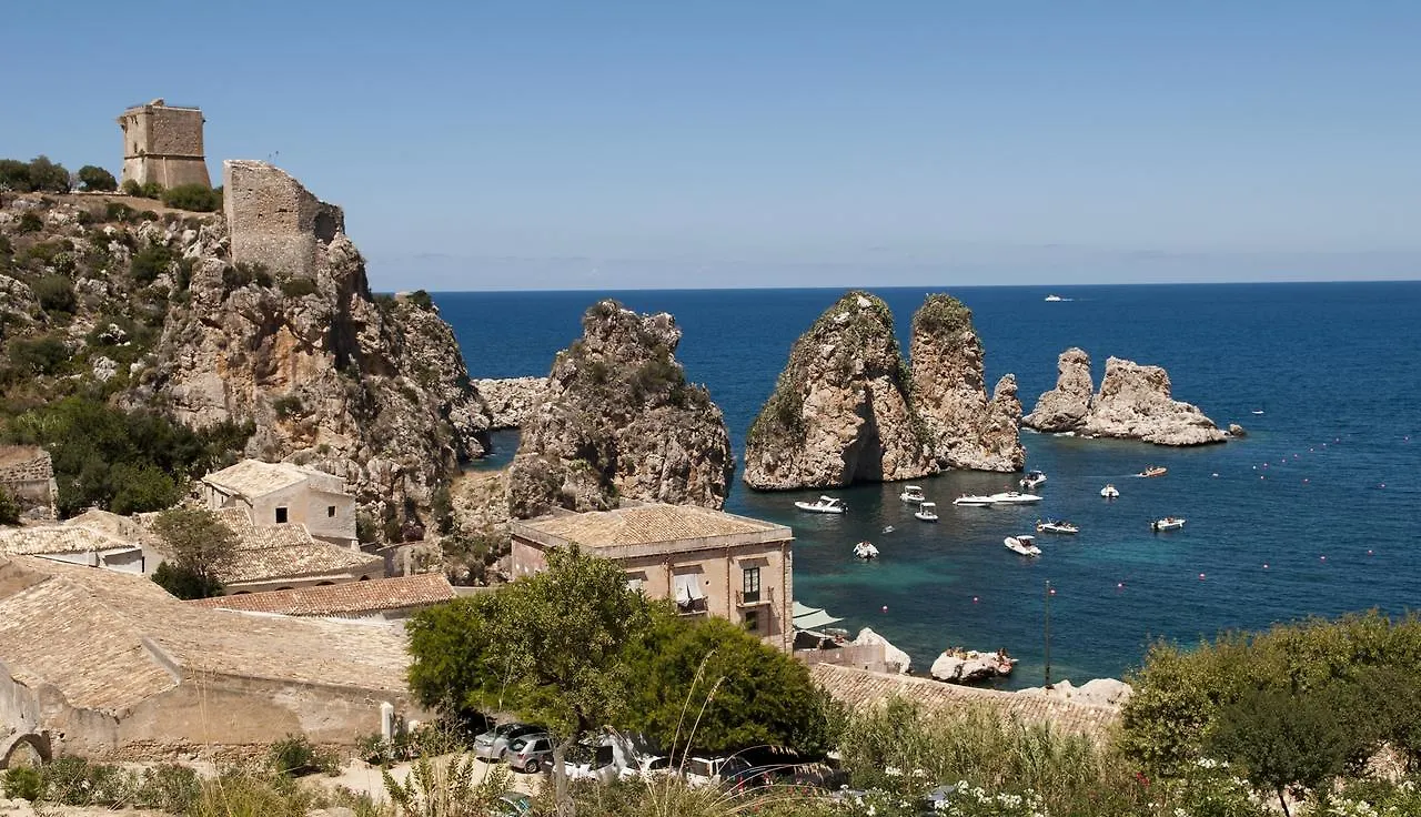 Villa Punta Pispisa 卡斯泰拉马莱